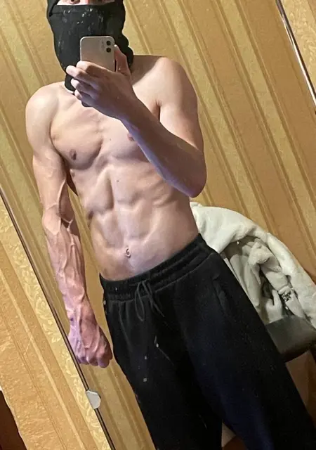 Андрей из Железногорска, мне 29, познакомлюсь для постоянных отношений