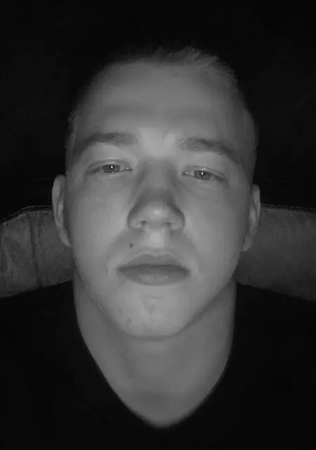 Я Данил, 24, из Томска, ищу знакомства без обязательств