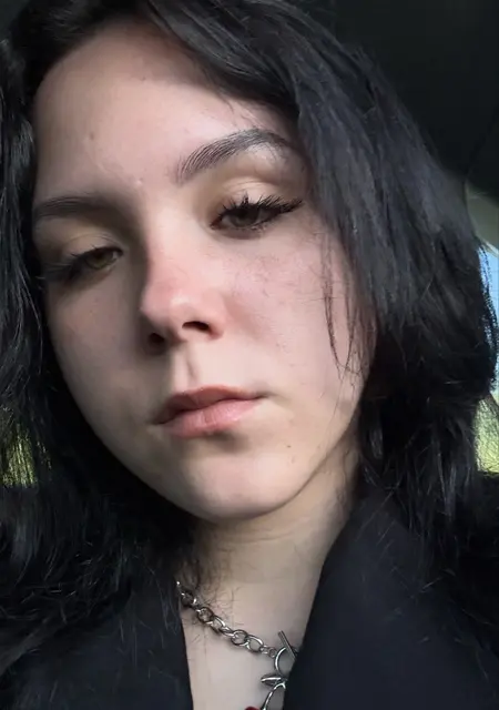 Я Алёна, 21, из Корсакова, ищу знакомство для общения