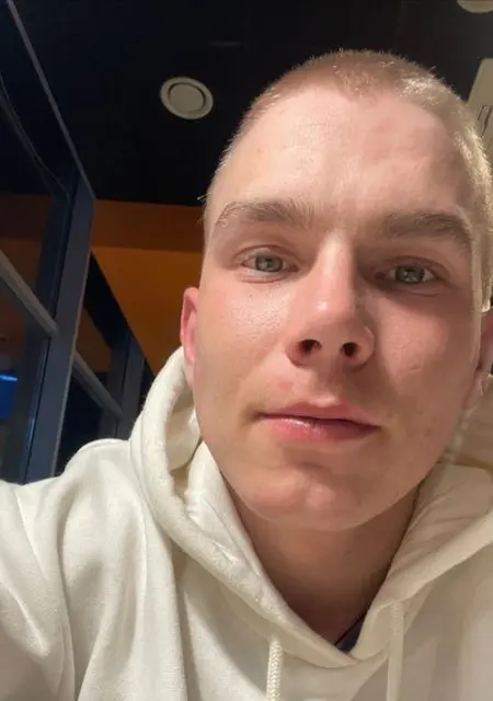 Я Nikita, 20, из Пскова, ищу знакомство для постоянных отношений