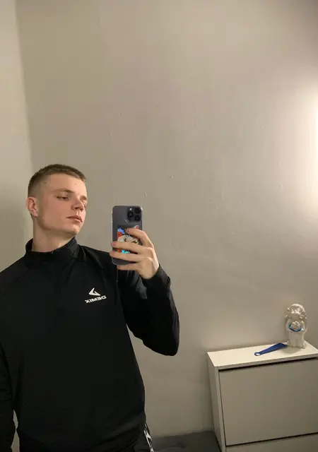 Я Данил, 24, знакомлюсь на одну ночь в Ноябрьске