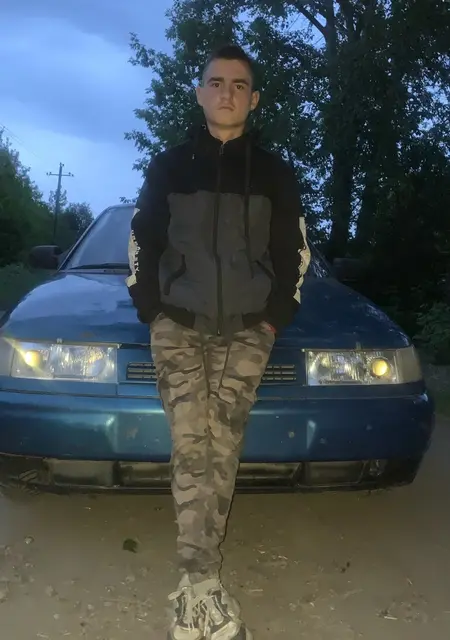 Я Сергей, 19, из Кирова, ищу знакомства без обязательств