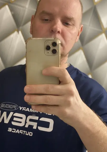 Я Валерий, 32, из Северодвинска, ищу знакомство для приятного времяпровождения