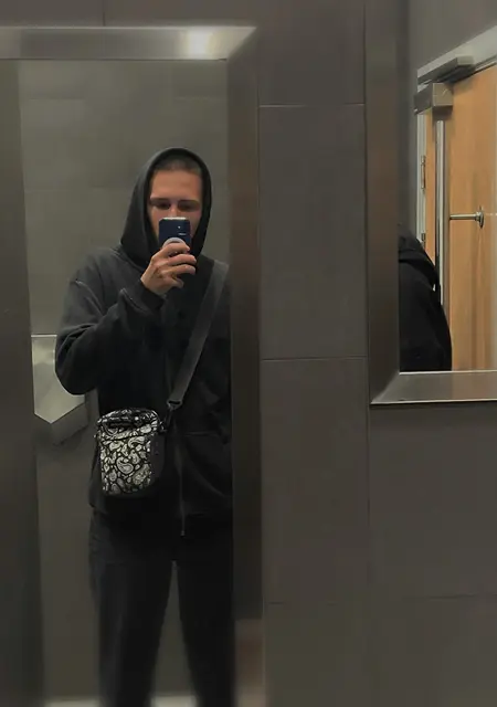 Я Артем, 19, из Бердска, ищу знакомство для общения