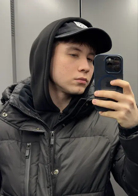 Я Егор, 18, из Люберец, ищу знакомства без обязательств