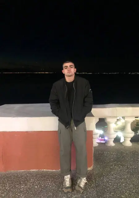 Артем из Нижнего Новгорода, мне 18, познакомлюсь для постоянных отношений