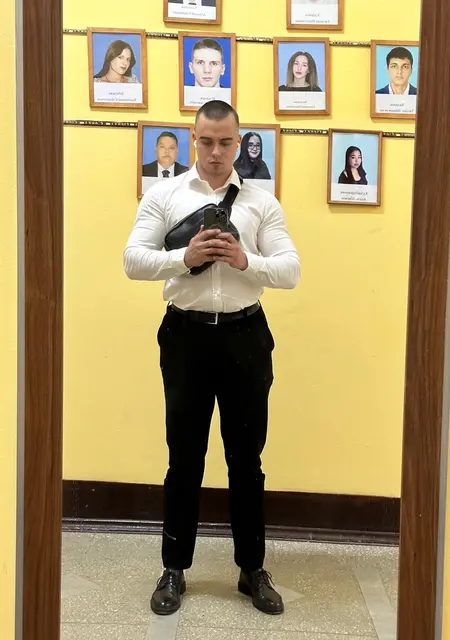 Я Кирилл, 21, из Астрахани, ищу знакомство для приятного времяпровождения