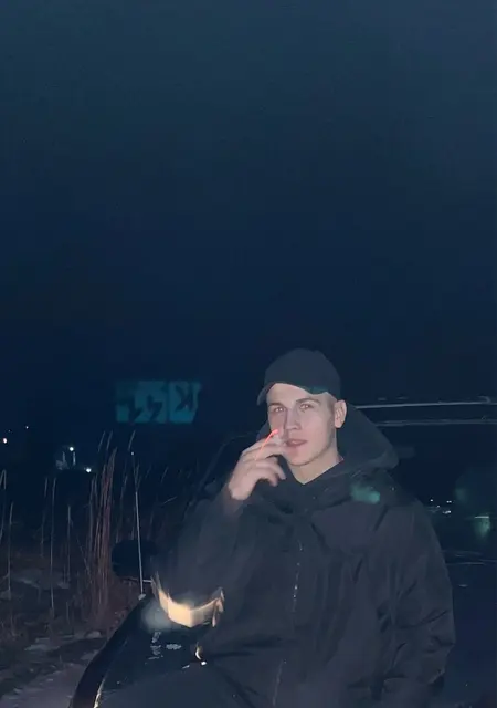 Я Дмитрий, 21, из Барнаула, ищу знакомства без обязательств