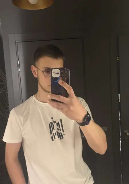 Я Евгений, 20, из Москвы, ищу знакомство для дружбы