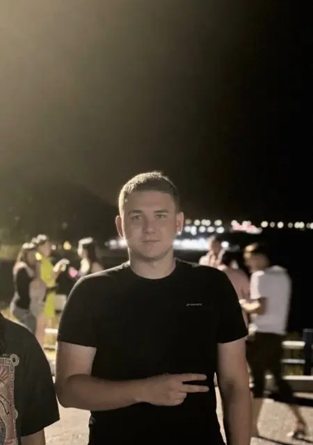 Я Алексей, 21, из Курска, ищу знакомства без обязательств