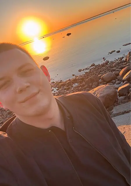 Я Алексей, 25, из Москвы, ищу знакомство для открытые отношения
