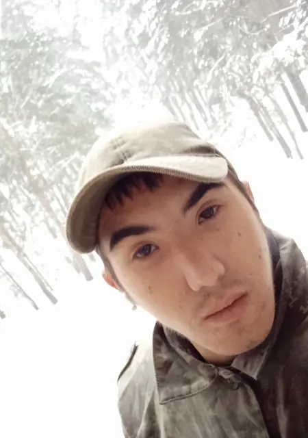 Слава из Сургута, мне 20, познакомлюсь без обязательств