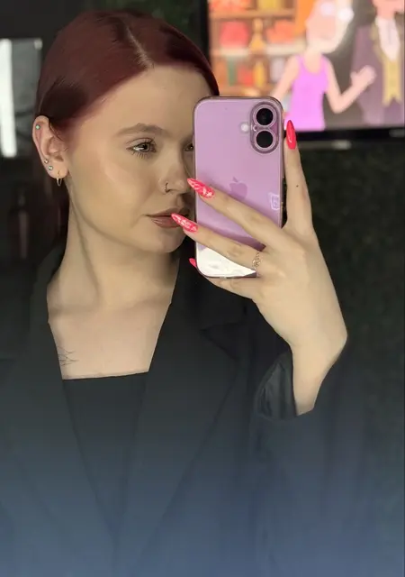 Я Арина, 18, из Хабаровска, ищу знакомства без обязательств