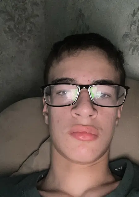 Я Саня, 20, знакомлюсь для открытые отношения в Карабулаке