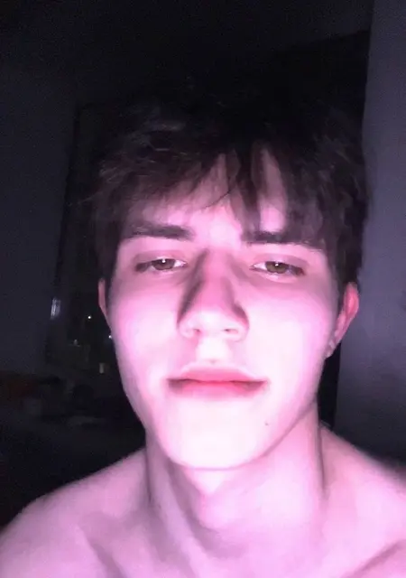 Вадим из Челябинска, мне 18, познакомлюсь для общения