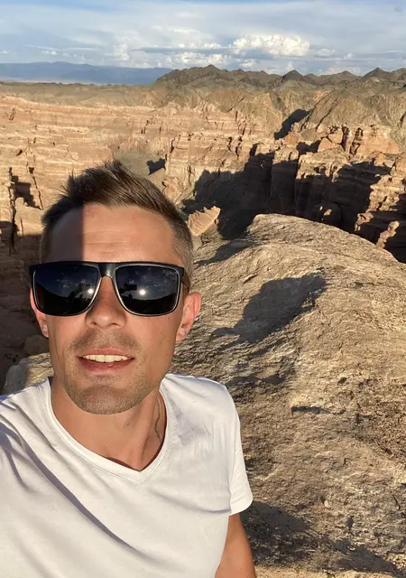 Виталий из Ломоносова, ищу на сайте знакомства без обязательств