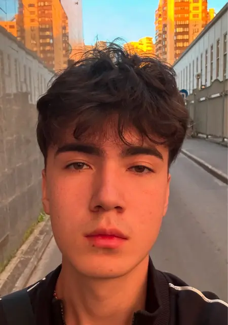 Я Матвей, 18, знакомлюсь на одну ночь в Санкт-Петербурге