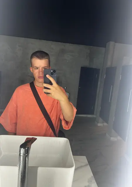 Иван из Ростова-на-Дону, ищу на сайте знакомства на одну ночь