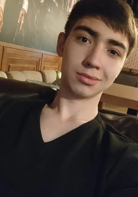 Я Вячеслав, 22, из Иванова, ищу знакомства на одну ночь