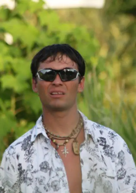 Артем из Нового Уренгоя, ищу на сайте знакомства на одну ночь