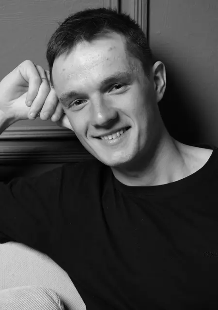 Я Олег, 28, из Челябинска, ищу знакомства на одну ночь