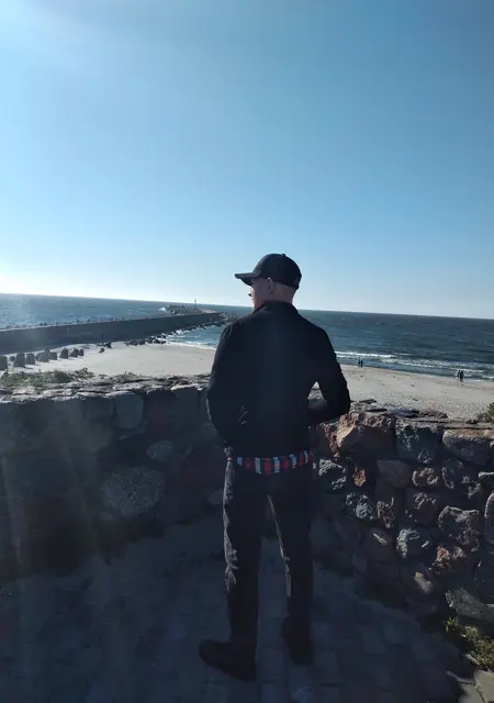 Я Александр, 23, из Емвы, ищу знакомства на одну ночь