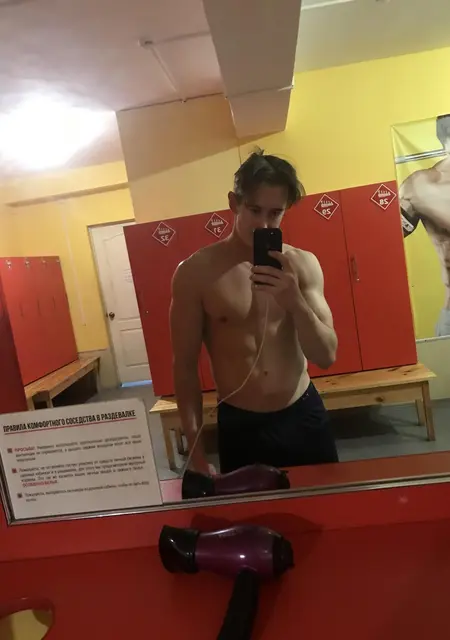 Я Егор, 28, из Кургана, ищу знакомства без обязательств