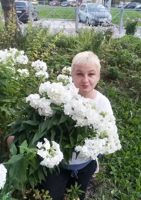 Алена из Сланцев, мне 49, познакомлюсь без обязательств