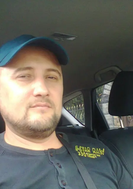 Я Саша, 48 років з Івано-Франківська, шукаю знайомства на одну ніч