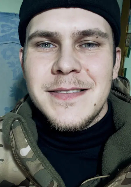 Я Артур, 25 років, знайомлюсь на одну ніч у Токмаке