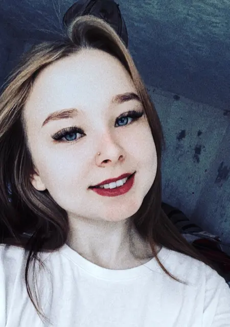 Алеся из Томска, мне 22, познакомлюсь для приятного времяпровождения