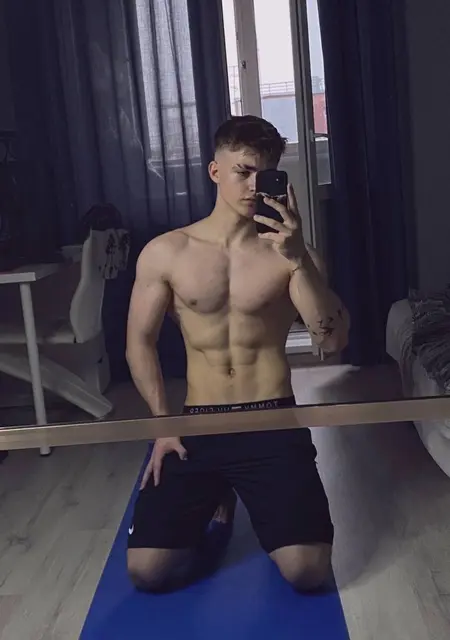 Стеран из Кировска, мне 25, познакомлюсь для дружбы