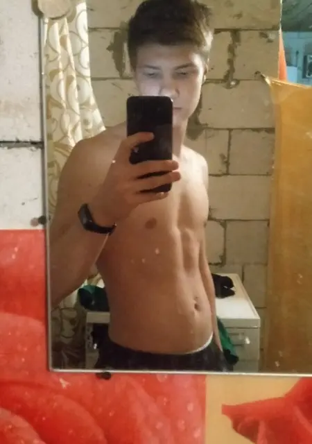 Я Влад, 21 років, знайомлюсь без зобов'язань у Полтаве