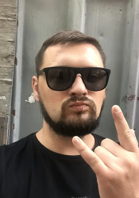 Я Артем, 37 років з Маріуполя, шукаю знайомство для спілкування