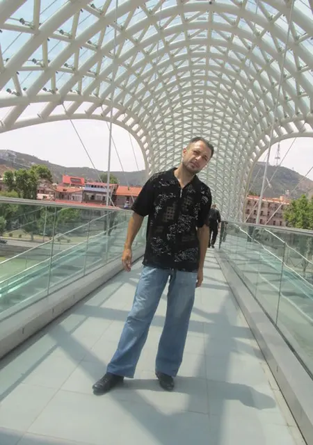 Алекс из Шарыпова, ищу на сайте приятное времяпровождение