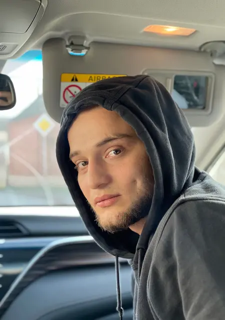 Murad из Астрахани, мне 23, познакомлюсь для постоянных отношений