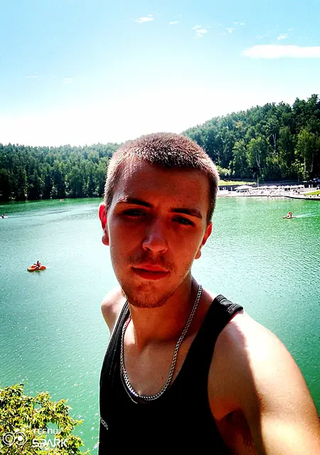 Я Антон, 21, из Горно-Алтайска, ищу знакомства без обязательств