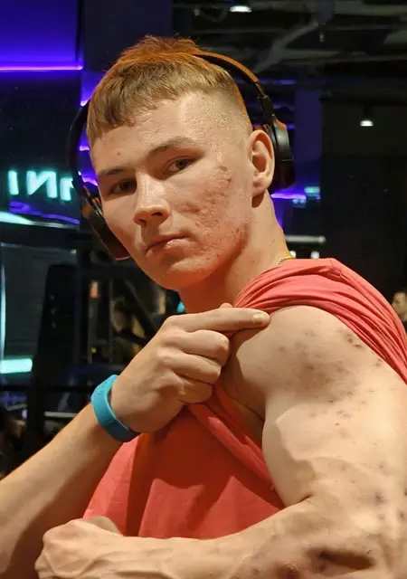 Я Максим, 18, знакомлюсь для вирта в Тюмени