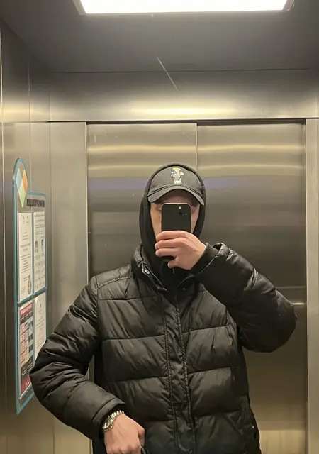 Я Костя, 20, из Тюмени, ищу знакомства без обязательств