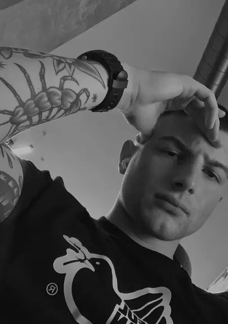 Я Никита, 26, из Пятигорска, ищу знакомства на одну ночь