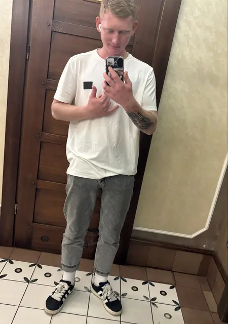 Я Bogdan, 21, из Москвы, ищу знакомство для приятного времяпровождения