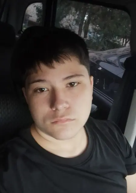 Руслан из Ставрополя, мне 18, познакомлюсь на одну ночь