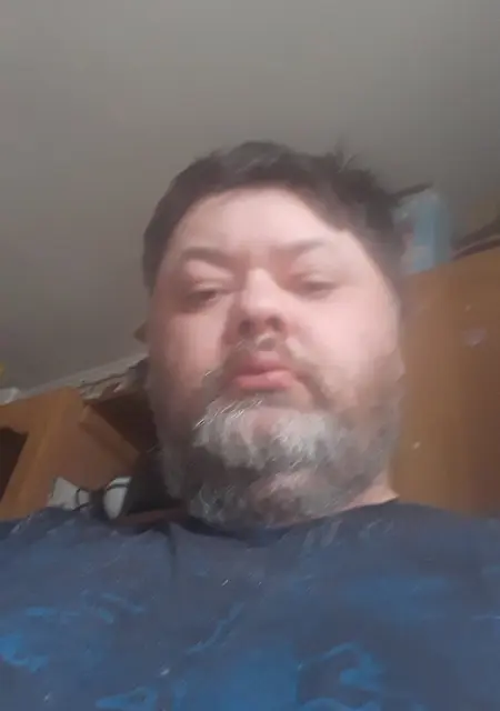 Артём из Петрозаводска, мне 42, познакомлюсь