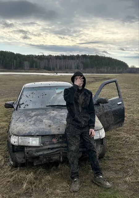 Я Эдуард, 18, из Железногорска, ищу знакомство для открытые отношения
