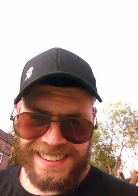 Джонни из Воронежа, ищу на сайте знакомства на одну ночь