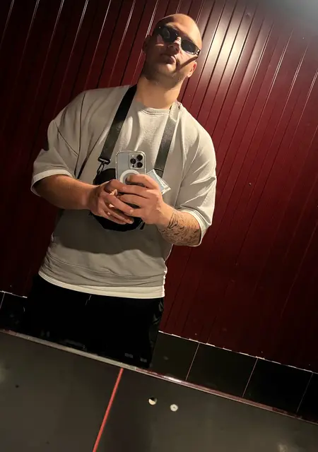 Я Руслан, 18, из Щелково, ищу знакомство для постоянных отношений