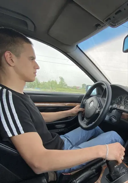 Я Артем, 20, из Тулы, ищу знакомство для общения