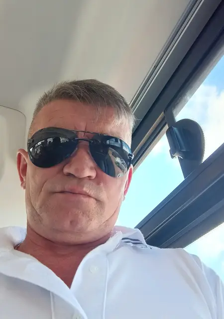 Ринат из Уфы, мне 52, познакомлюсь для общения