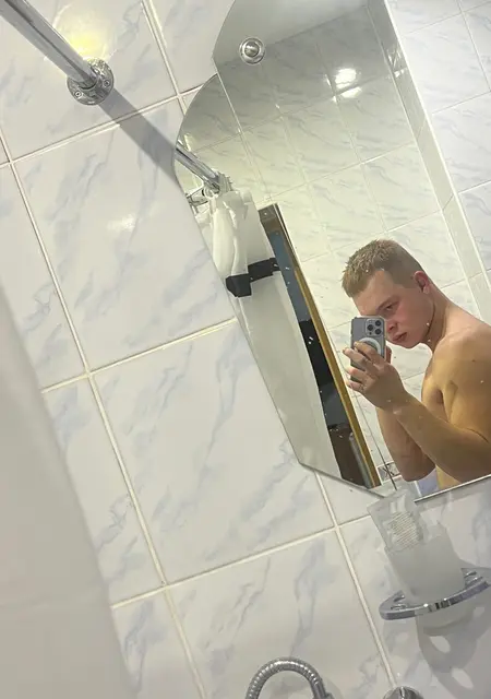Максим из Пскова, мне 22, познакомлюсь для общения