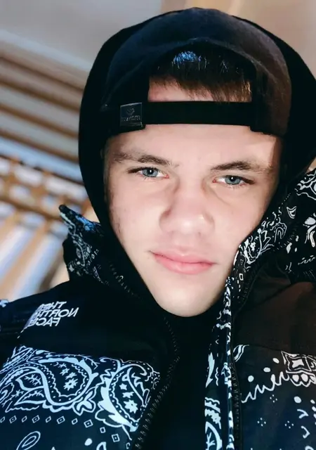 Anton из Нижнего Новгорода, мне 25, познакомлюсь для приятного времяпровождения